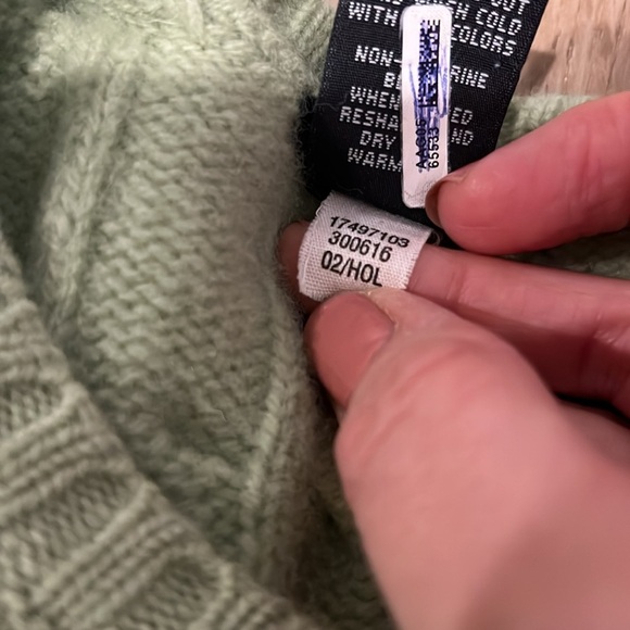 GAP Vintage Green Wool cable knit sweater size medium - Picture 11 of 11